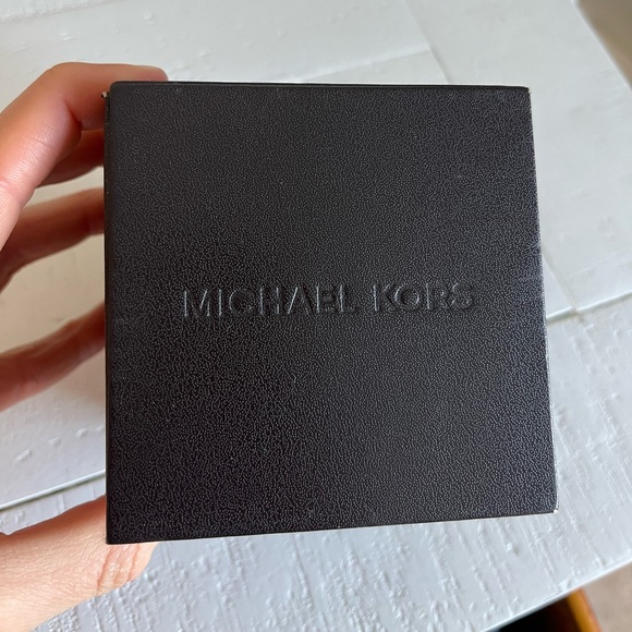Micheal kors watch. - Picture 11 of 12